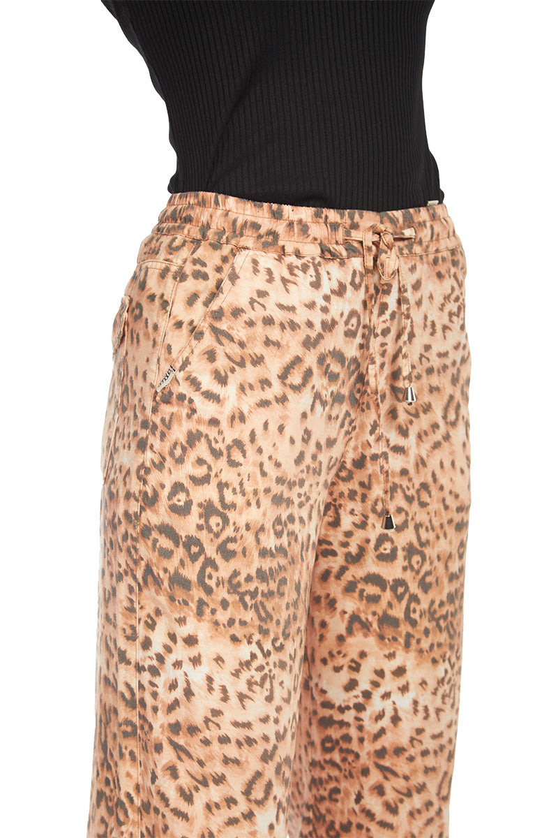 jeans-mujer-amalia-wide-leg-4501-camel-mod-2-688739db-65c3-41f4-960c-4331bf297615.jpg