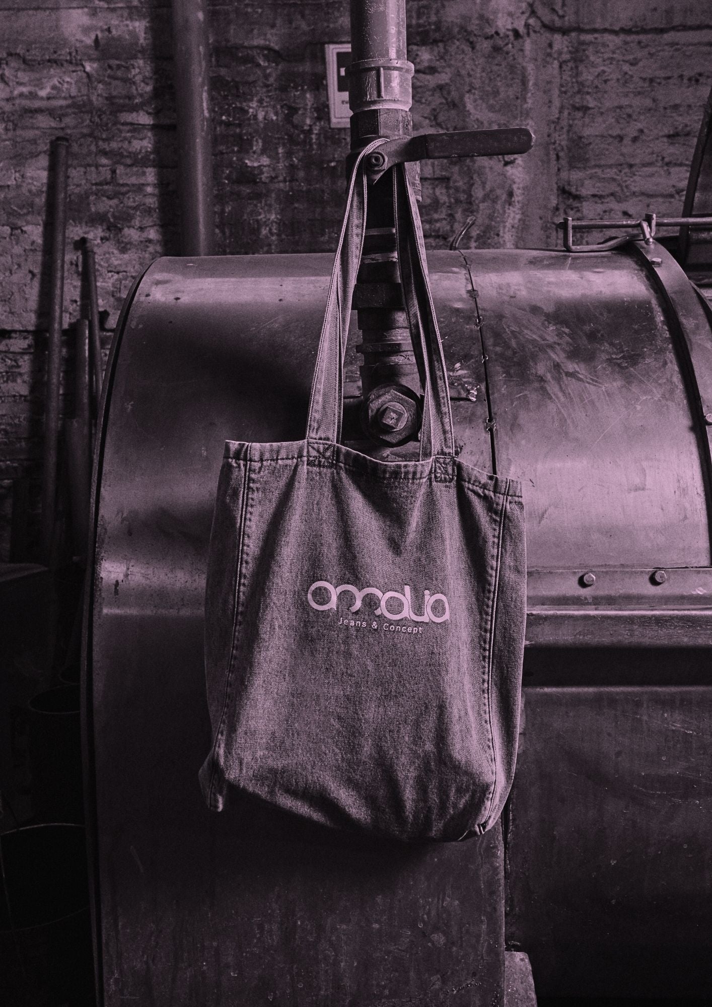 atril_amalia_CYBER_2025._tote.jpg