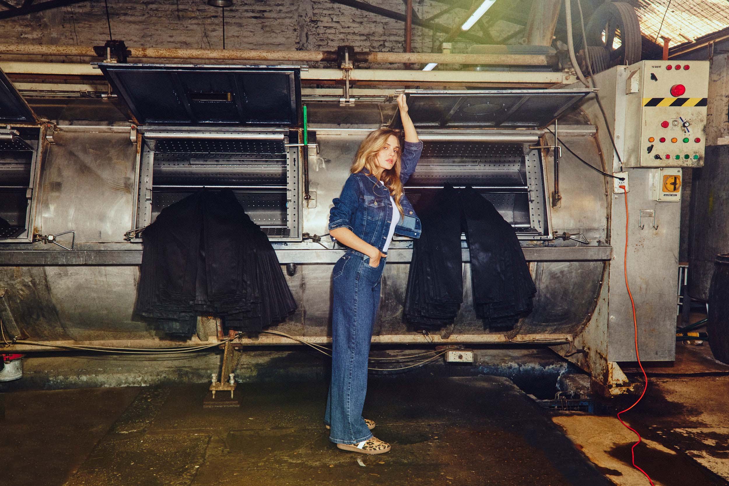 denim_r_7cb463c7-10bf-4daa-80d7-1b0715f76f2f.jpg