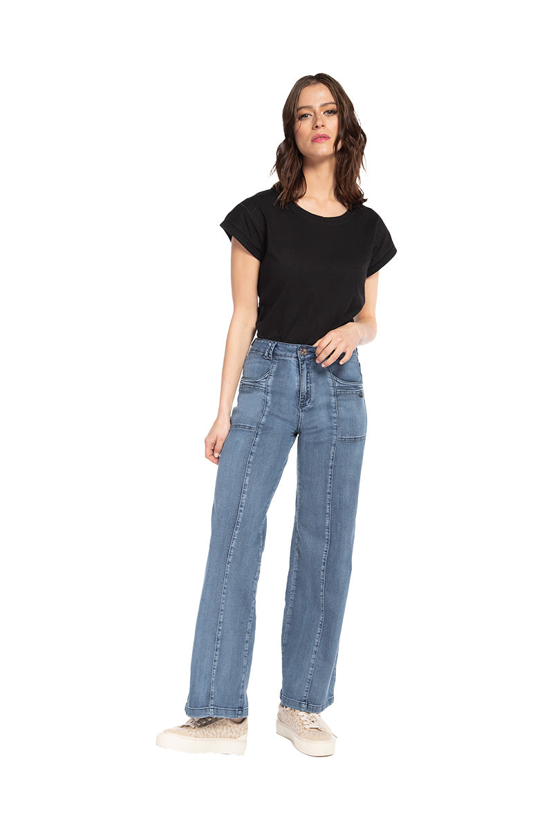jeans-mujer-amalia-wide-leg-4570-azul-mod-cuerpo-completo-54050d42-e825-4747-8857-4c0df04d9bb6.jpg