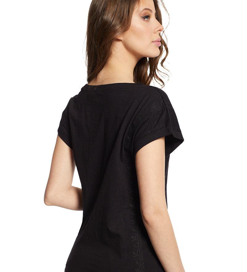 polera-mujer-amalia-bordado-4467-negro-2-05ae7907-1ad8-4fb2-9853-3dc6b0fafcd3_801c1fce-a692-4a89-ac9c-0c819049855e.jpg