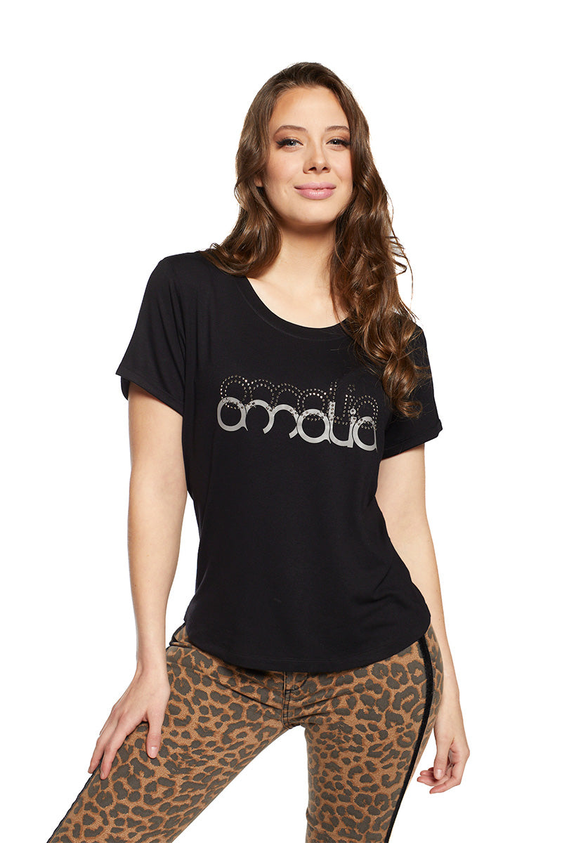 polera-mujer-amalia-logo-strass-4512-negra-2-398ffda2-a6c7-4ccd-b638-7c5ccef3a35f_2078ffd6-af6a-43cf-a668-b43f7b7fabd6.jpg