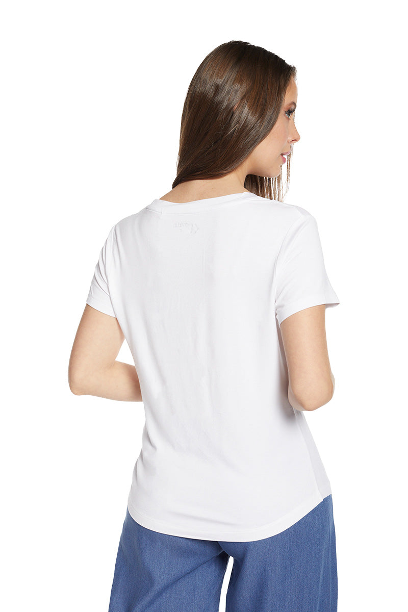 polera-mujer-amalia-manga-corta-4474-blanca-estampado-3-acf4385d-6c7a-4c2b-b0fb-b3087d9af181_14f58f47-4ca9-4a46-9fdf-a4a16acfec46.jpg