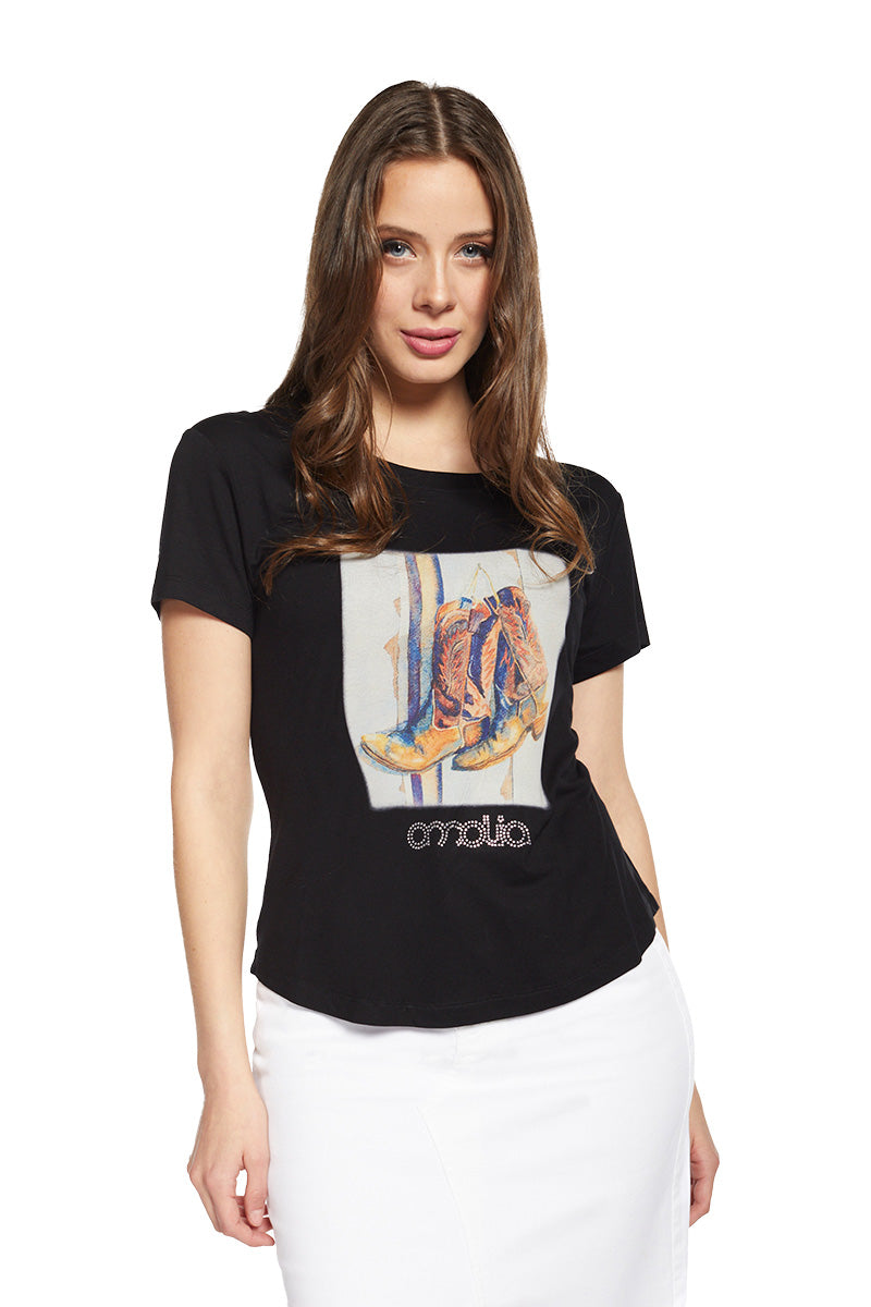 polera-mujer-amalia-manga-corta-4475negra-estampado-3a471e2a-dd0d-44f7-8908-47678db3f4c5_99c65599-09c8-4f43-9ef8-f5446e08200c.jpg