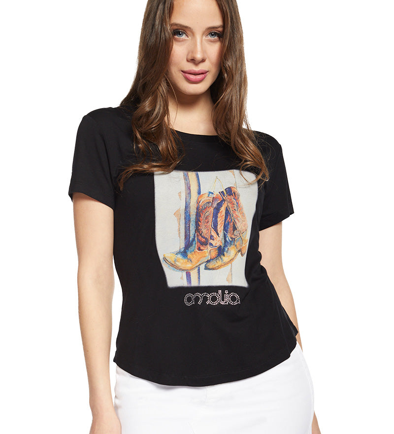 polera-mujer-amalia-manga-corta-4475negra-estampado-3a471e2a-dd0d-44f7-8908-47678db3f4c5_99c65599-09c8-4f43-9ef8-f5446e08200c.jpg