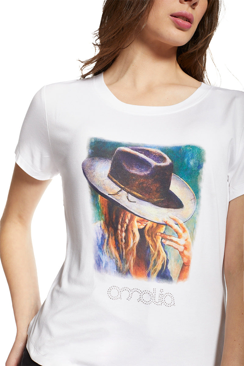 polera-mujer-amalia-manga-corta-4479-blanca-estampado-2-caea406c-6306-4008-b8b2-a68f064ee159_9093edaa-fd37-493e-a15c-6f491ab800d0.jpg