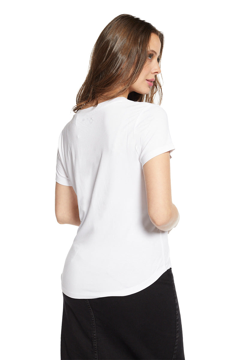 polera-mujer-amalia-manga-corta-4479-blanca-estampado-3-63aee302-1ada-43e5-9a78-bdd092d9bc15_49b723a9-1a75-463d-b1ba-c3fa1ccbc978.jpg