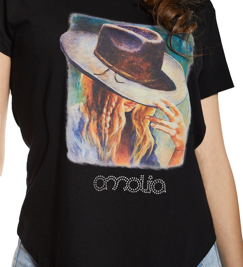 polera-mujer-amalia-manga-corta-4479-negra-estampado-2-8388d289-c41c-410e-a281-b9d7d9ec3885_8ed4ea8d-2e38-4dd6-b9fa-bf7dff516c02.jpg