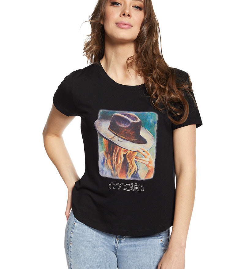 polera-mujer-amalia-manga-corta-4479-negra-estampado-a9f8e2f5-9b44-481d-95e1-94ec2cfb1c69_55ead4b3-cbc9-4d0e-a7b9-ef5afb0b7b16.jpg